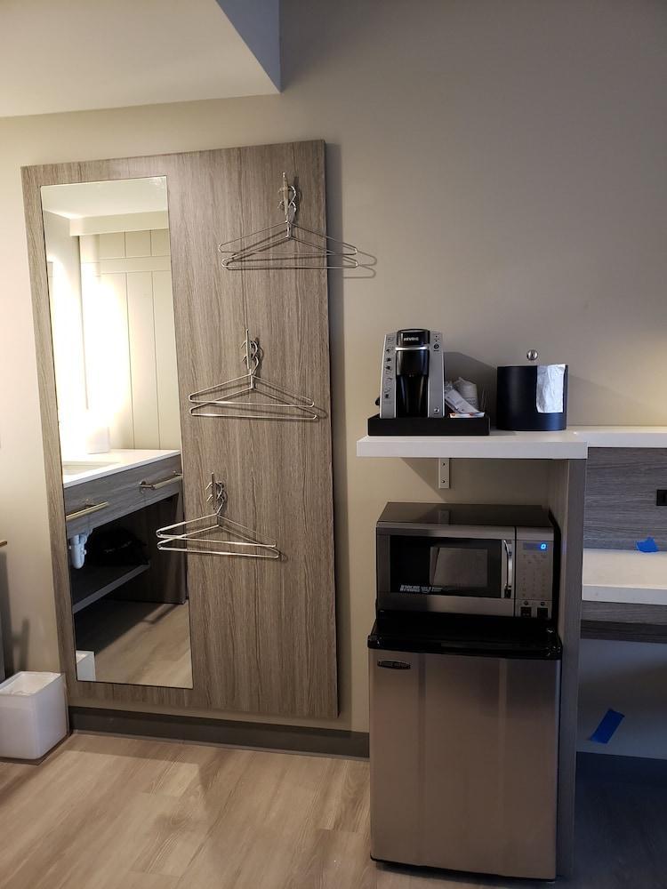 Days Inn By Wyndham Wilmington / University Экстерьер фото
