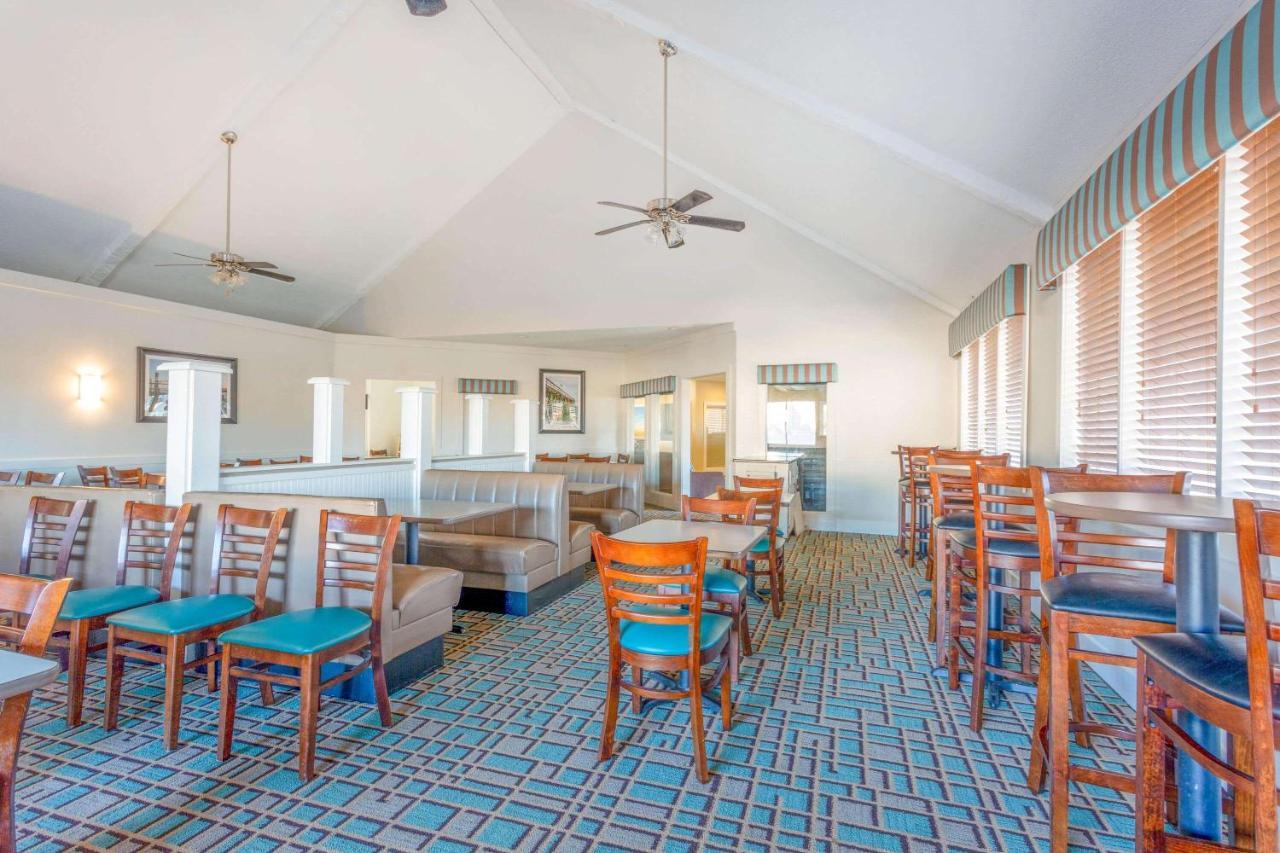 Days Inn By Wyndham Wilmington / University Экстерьер фото