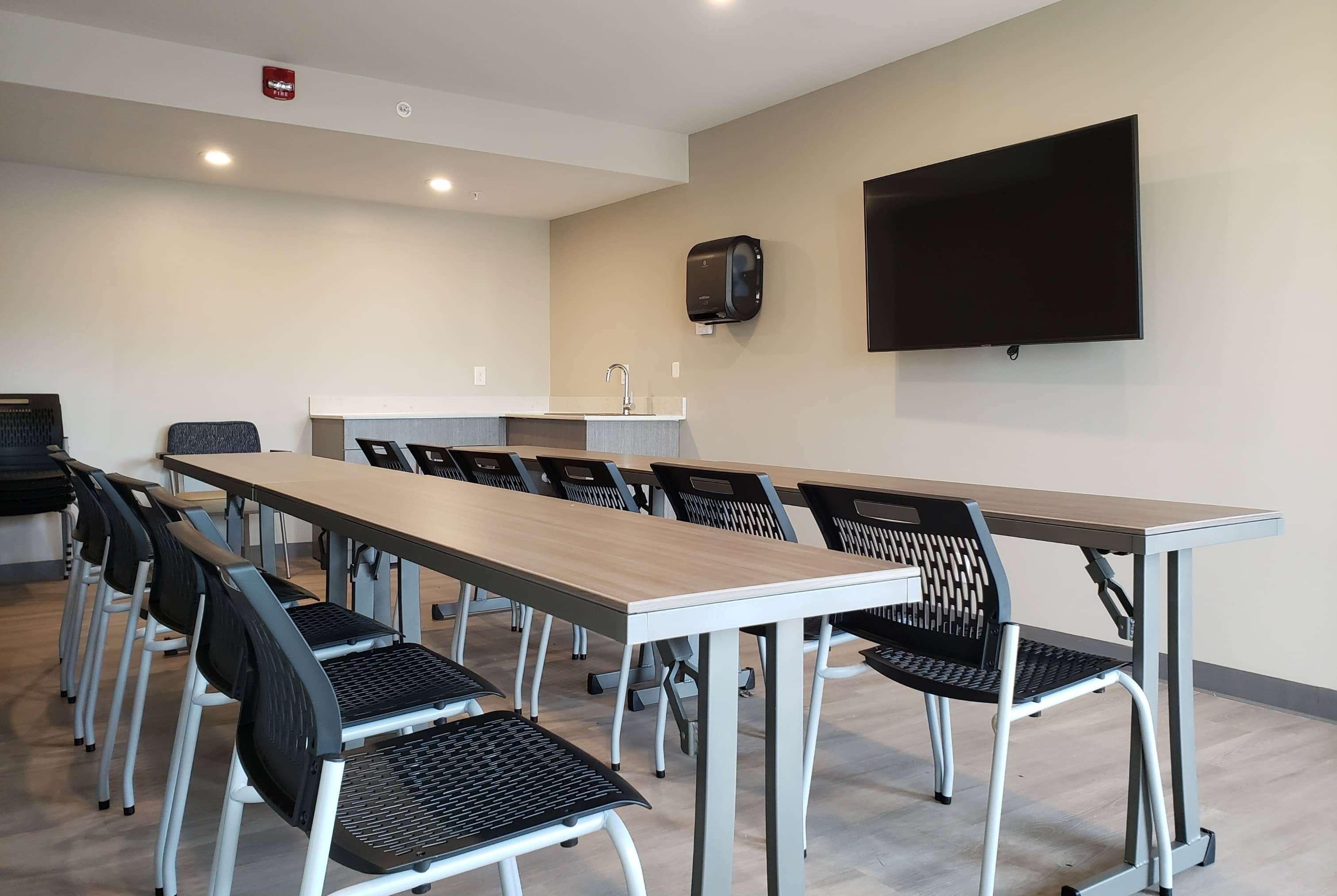 Days Inn By Wyndham Wilmington / University Экстерьер фото