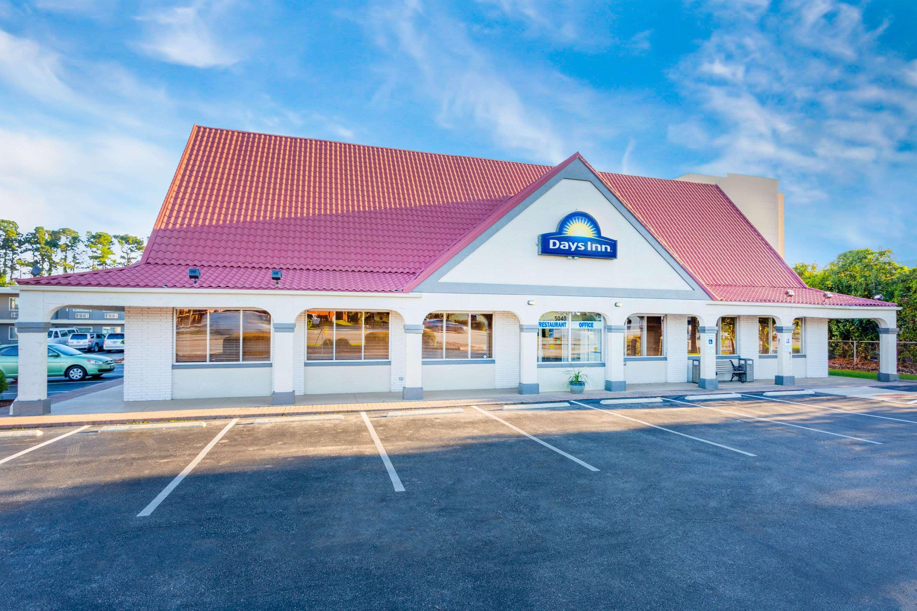 Days Inn By Wyndham Wilmington / University Экстерьер фото