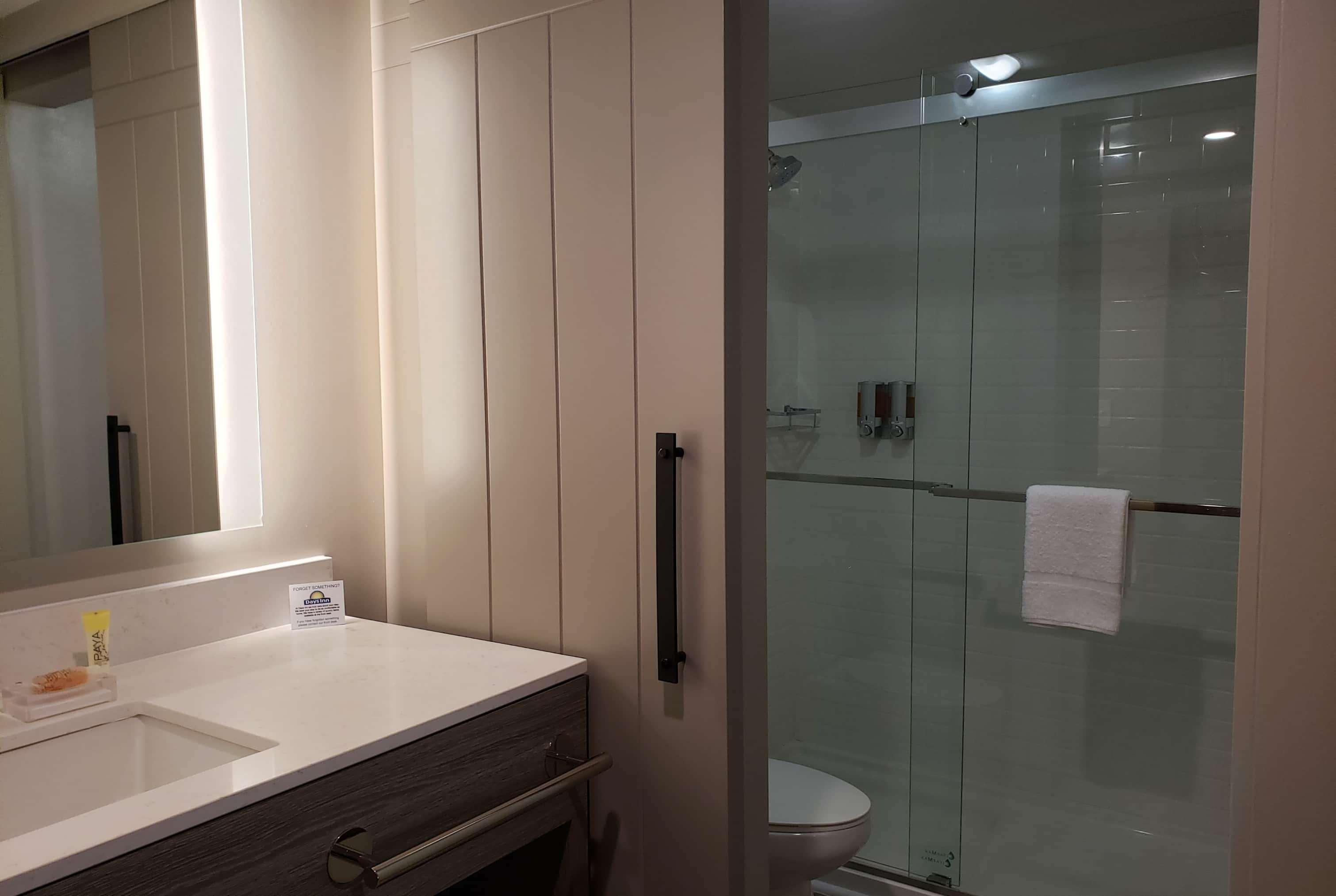 Days Inn By Wyndham Wilmington / University Экстерьер фото