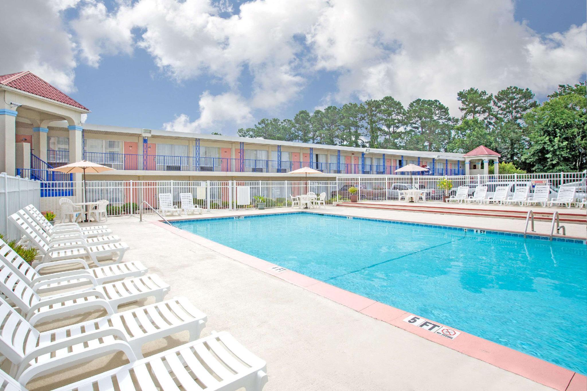 Days Inn By Wyndham Wilmington / University Экстерьер фото