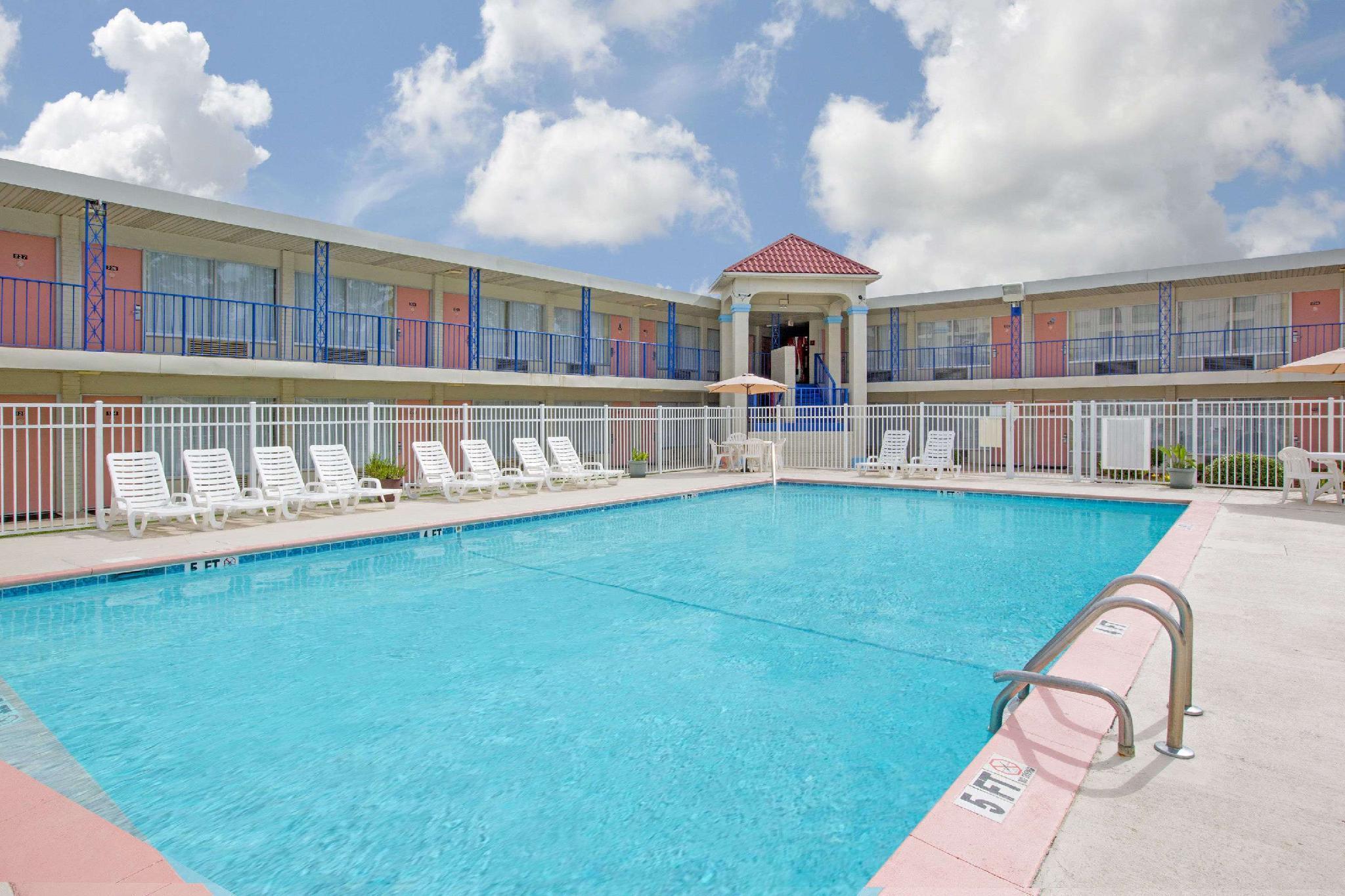 Days Inn By Wyndham Wilmington / University Экстерьер фото